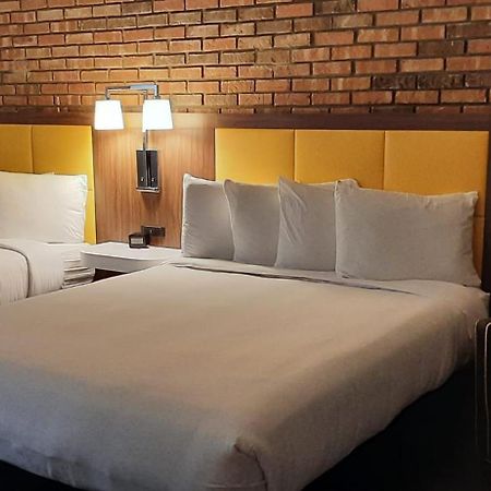 Penn Lodge Hotel & Suites Philadelphia - Bensalem Exteriör bild