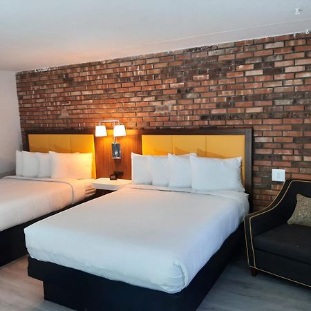 Penn Lodge Hotel & Suites Philadelphia - Bensalem Exteriör bild
